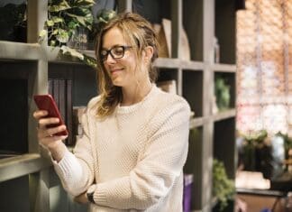 Womanwithphone