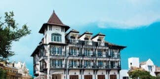 Pearl Hotel Exterior