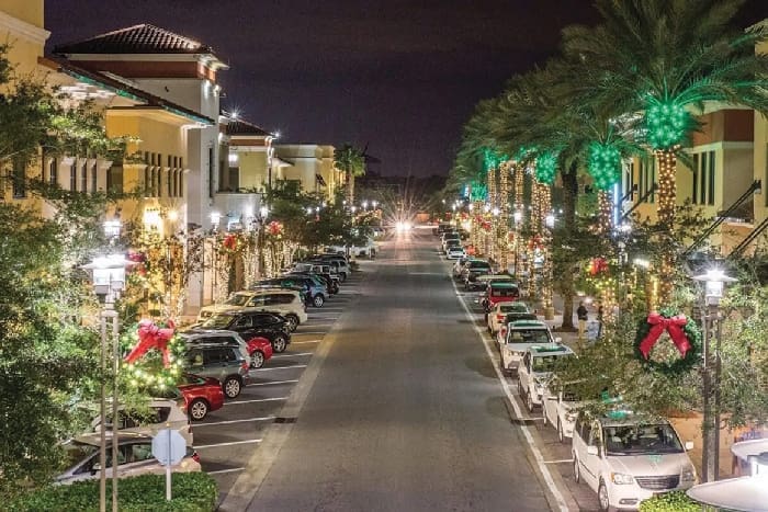 Grand Blvd Coastal White Christmas